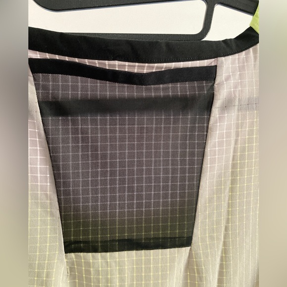 🔥🔥NWT Nike Trail Rise 365 Running Reflective Yellow Tank - Picture 4 of 8